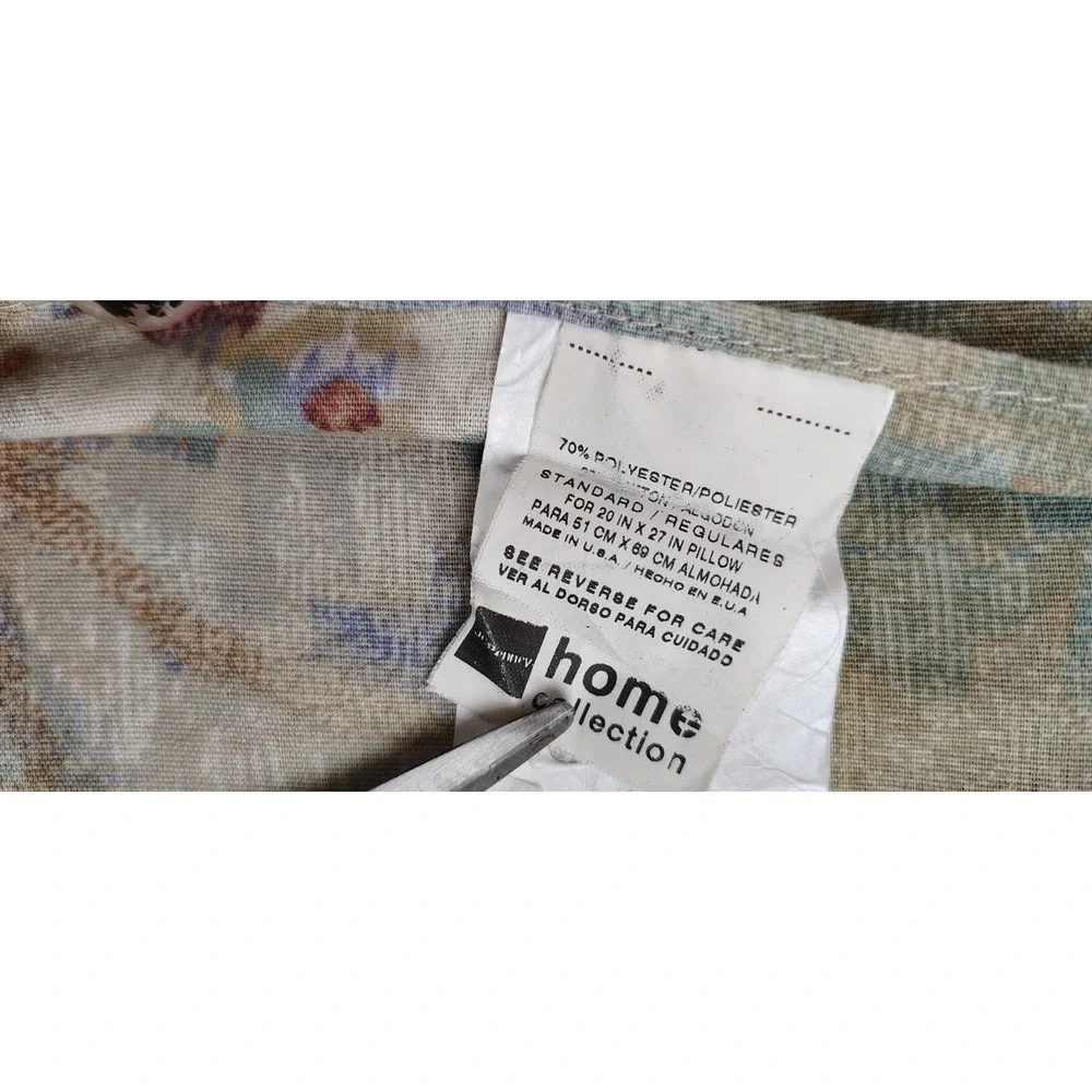 Lot of 4 Pillow Cases Random Assortment Mixture Red Blue White Plaid Floral‎